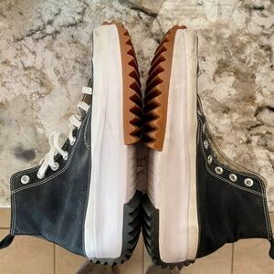 Converse Run Star Hike Platform tennis shoes - Woman Size 11.   Men Size 9.5